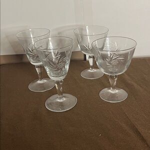 😄Pinwheel crystal sherry and cocktail glasses (4)